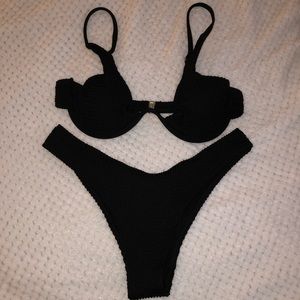 Black underwire bakini